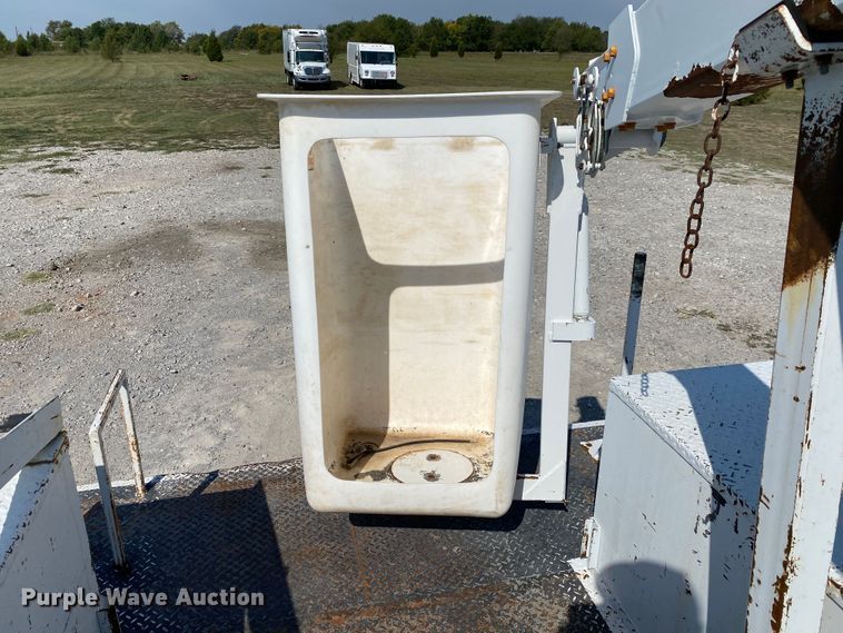 image for item JW9414 2003 Chevrolet C4500  bucket truck