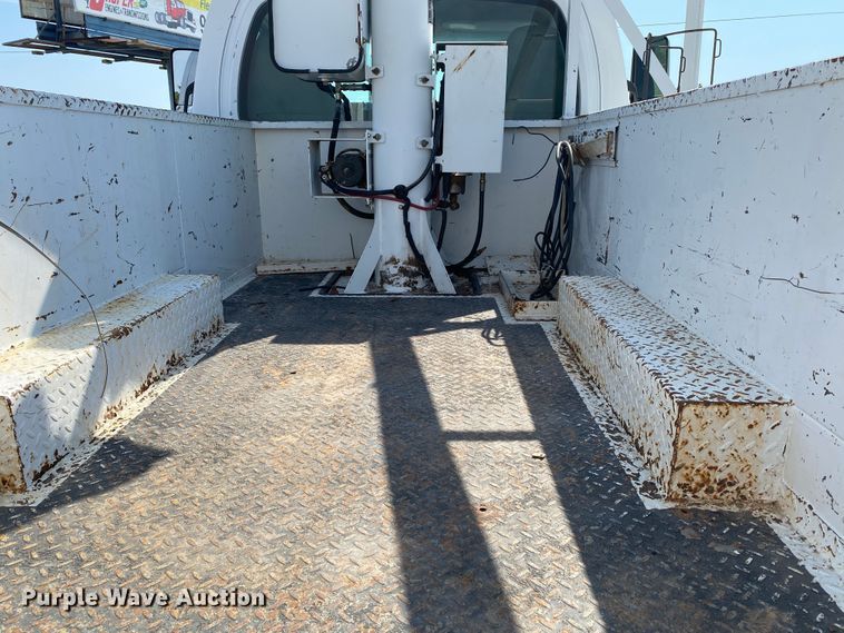 image for item JW9414 2003 Chevrolet C4500  bucket truck