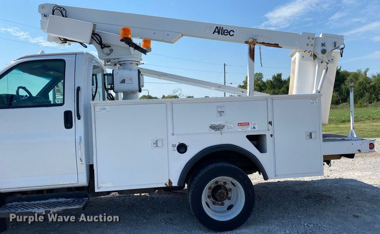 image for item JW9414 2003 Chevrolet C4500  bucket truck