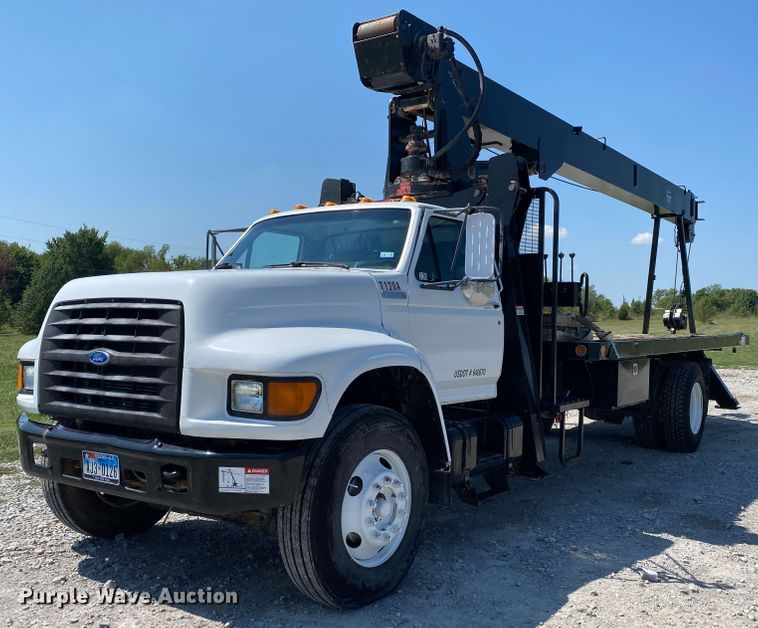 image for item JW9425 1997 Ford F800  crane truck