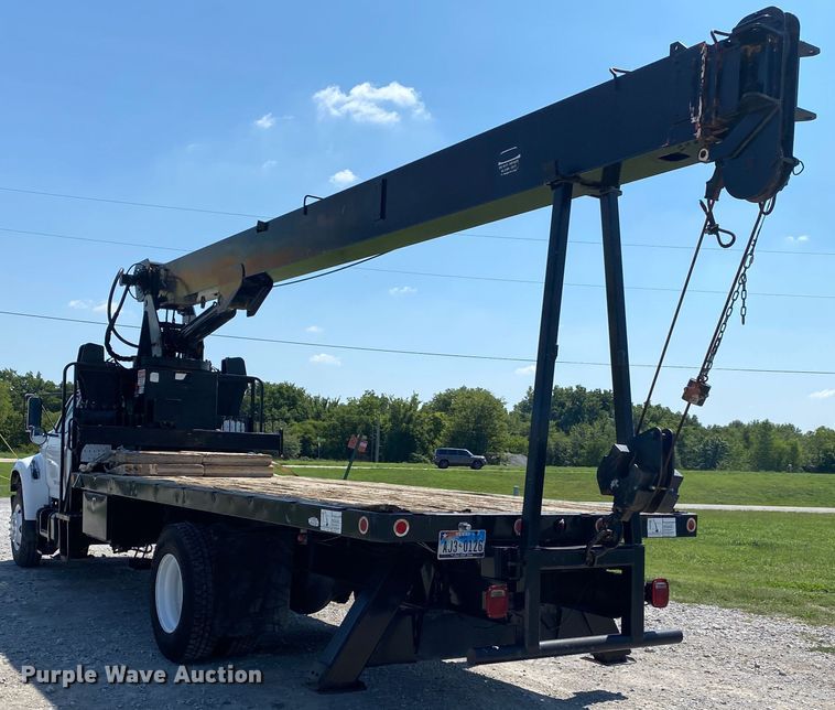 image for item JW9425 1997 Ford F800  crane truck