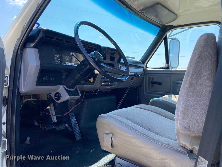 image for item JW9425 1997 Ford F800  crane truck