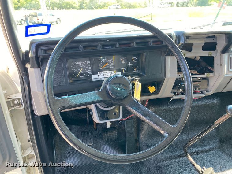 image for item JW9425 1997 Ford F800  crane truck