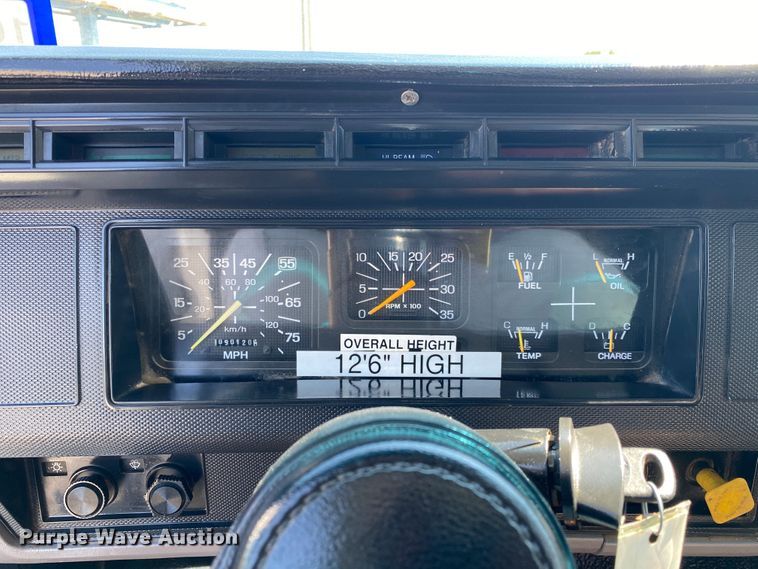 image for item JW9425 1997 Ford F800  crane truck