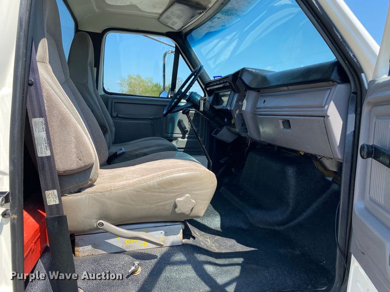 image for item JW9425 1997 Ford F800  crane truck