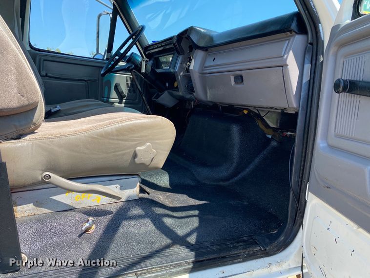 image for item JW9425 1997 Ford F800  crane truck