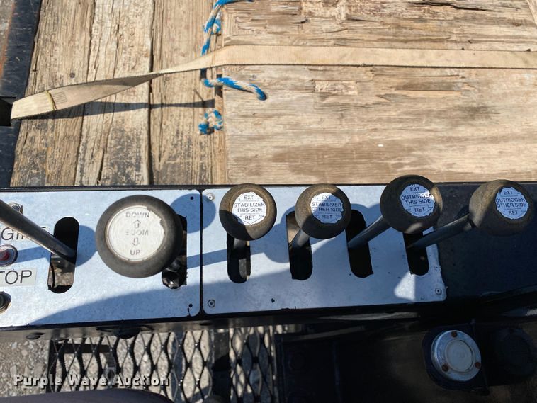 image for item JW9425 1997 Ford F800  crane truck