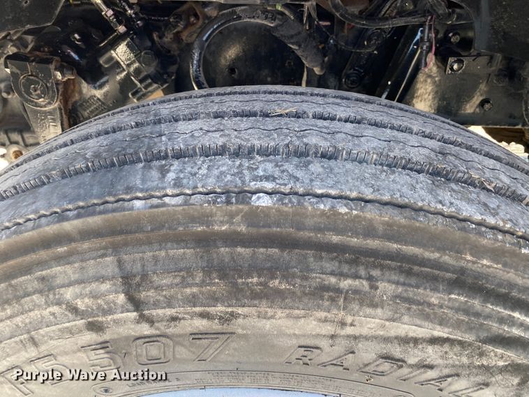 image for item JW9425 1997 Ford F800  crane truck