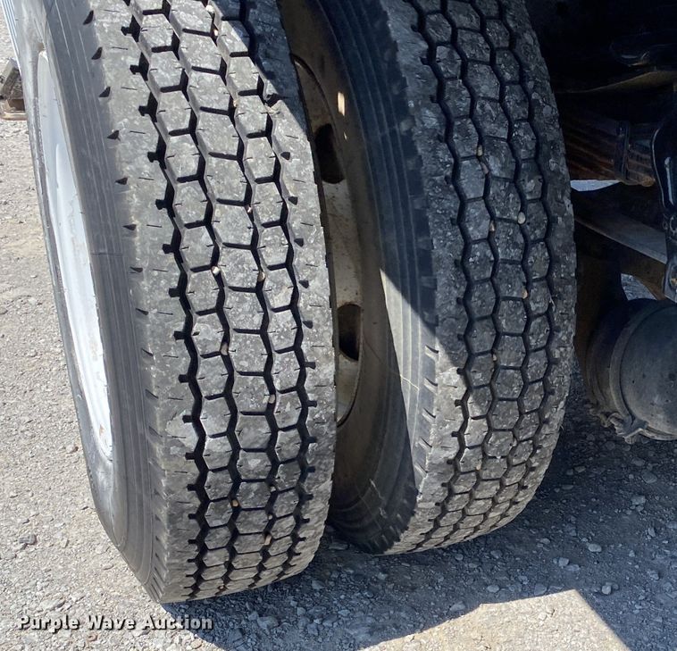 image for item JW9425 1997 Ford F800  crane truck