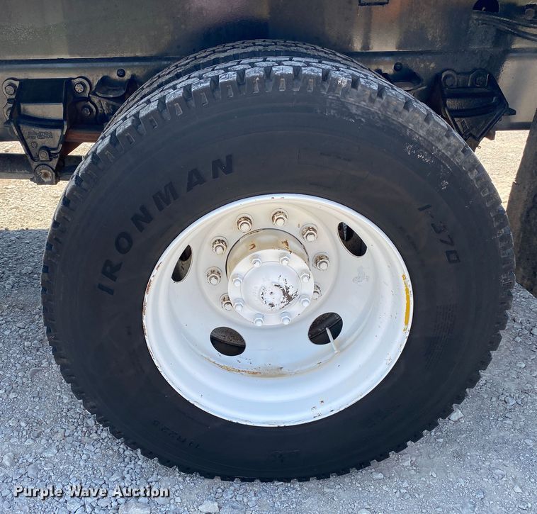 image for item JW9425 1997 Ford F800  crane truck