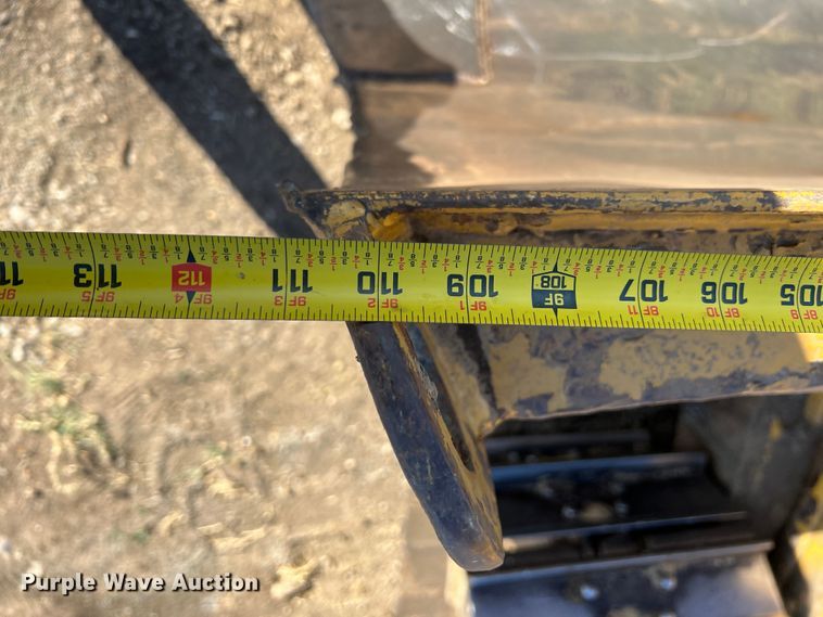 image for item KF9846 1995 Caterpillar D4H XL Series III  dozer