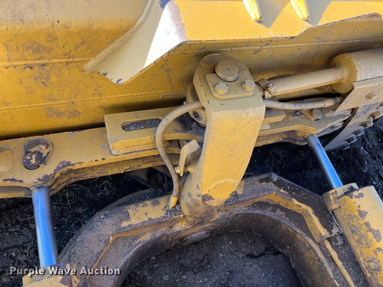 image for item KF9846 1995 Caterpillar D4H XL Series III  dozer