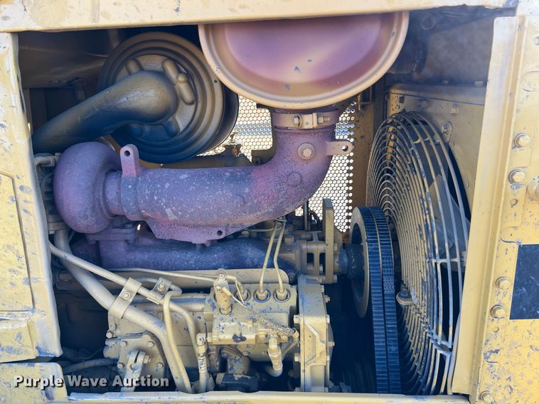 image for item KF9846 1995 Caterpillar D4H XL Series III  dozer