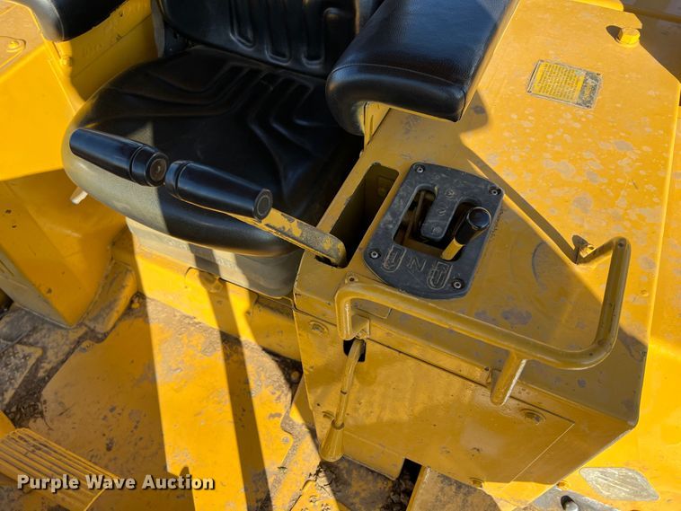 image for item KF9846 1995 Caterpillar D4H XL Series III  dozer