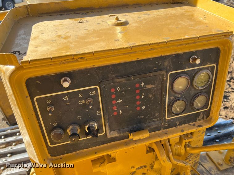 image for item KF9846 1995 Caterpillar D4H XL Series III  dozer