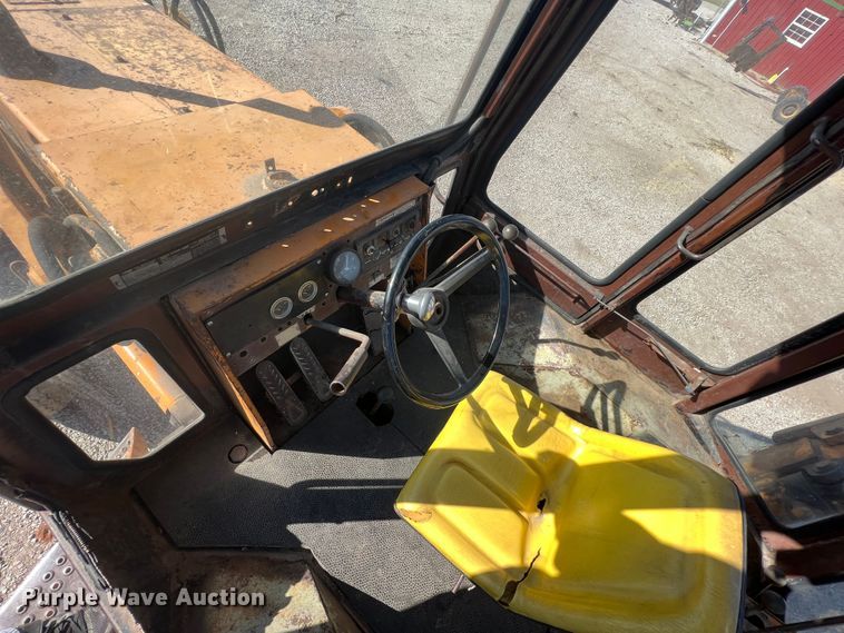 image for item KF9852 1979 Case 680G  backhoe