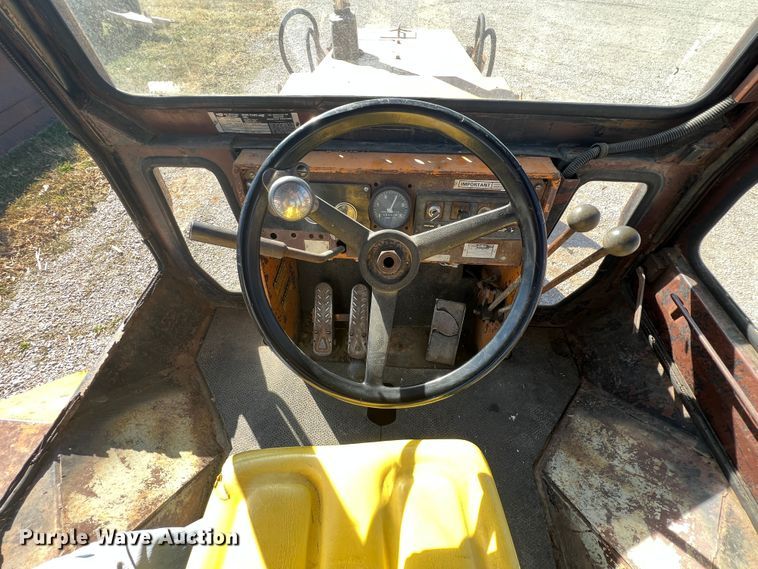 image for item KF9852 1979 Case 680G  backhoe