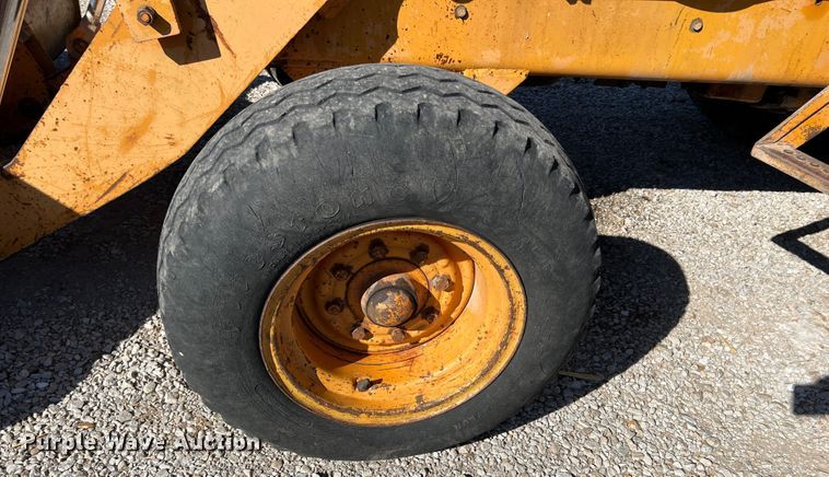 image for item KF9852 1979 Case 680G  backhoe