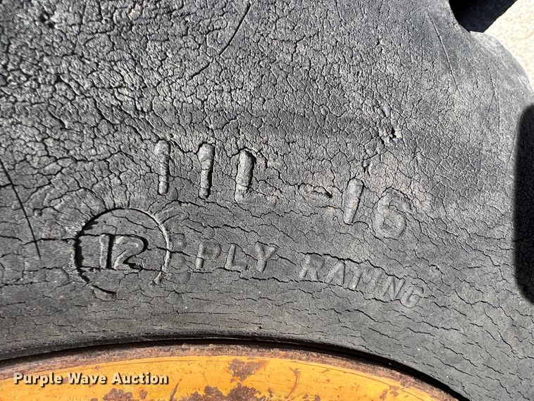 image for item KF9852 1979 Case 680G  backhoe