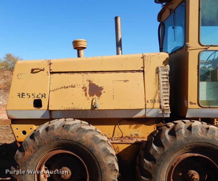 image for item KJ9021 Dresser A550  motor grader