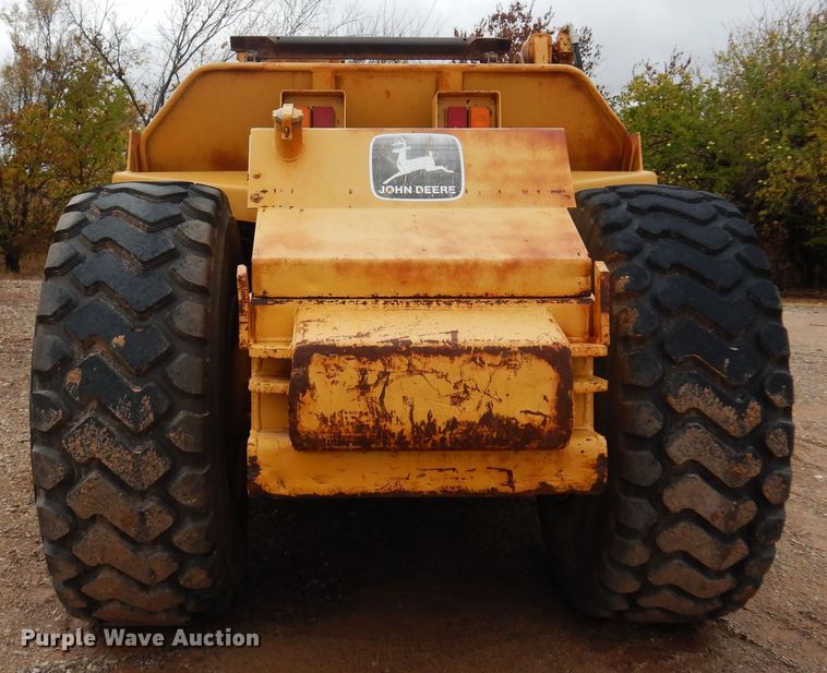 image for item KJ9145 1988 John Deere 762B  elevating scraper