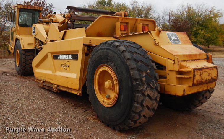 image for item KJ9145 1988 John Deere 762B  elevating scraper