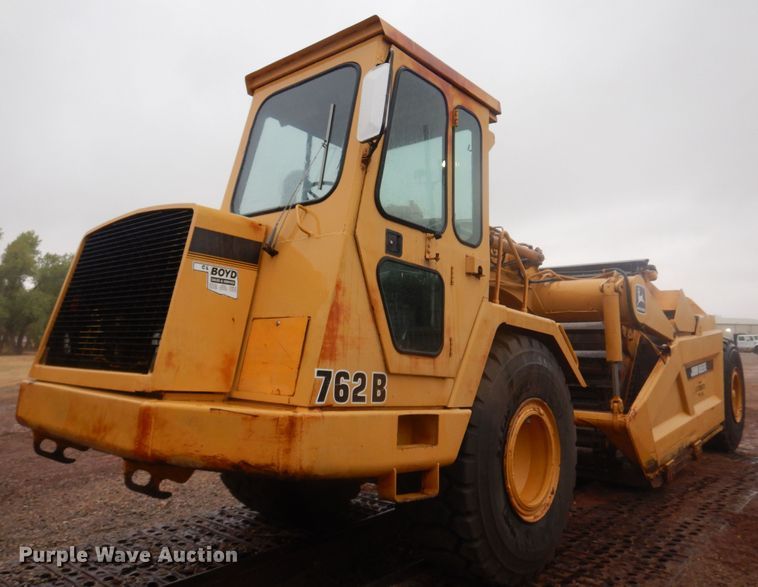 image for item KJ9145 1988 John Deere 762B  elevating scraper