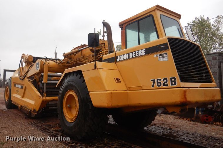 image for item KJ9145 1988 John Deere 762B  elevating scraper