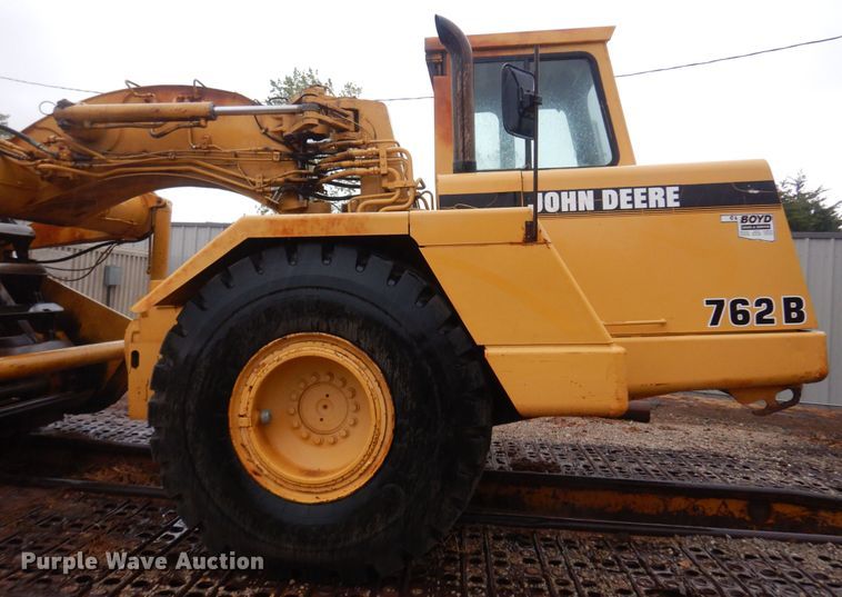 image for item KJ9145 1988 John Deere 762B  elevating scraper