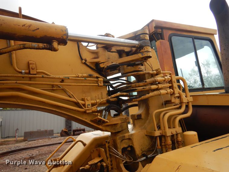 image for item KJ9145 1988 John Deere 762B  elevating scraper