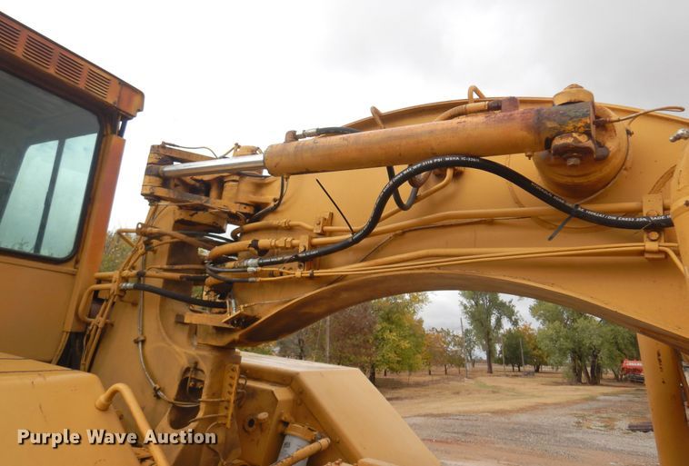 image for item KJ9145 1988 John Deere 762B  elevating scraper