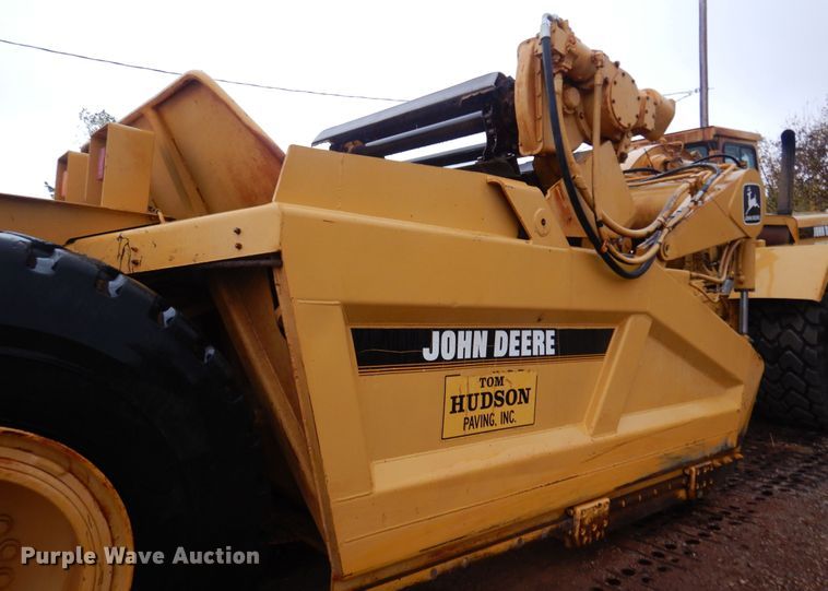 image for item KJ9145 1988 John Deere 762B  elevating scraper