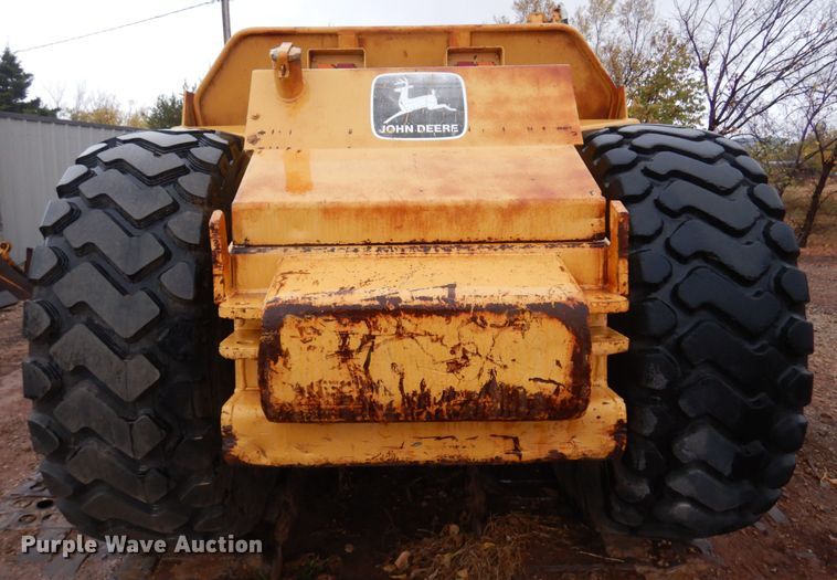 image for item KJ9145 1988 John Deere 762B  elevating scraper