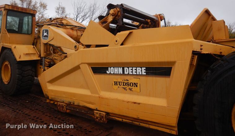 image for item KJ9145 1988 John Deere 762B  elevating scraper