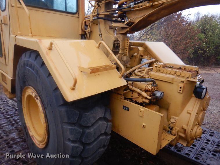 image for item KJ9145 1988 John Deere 762B  elevating scraper