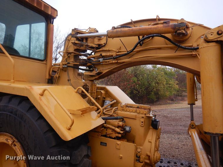 image for item KJ9145 1988 John Deere 762B  elevating scraper