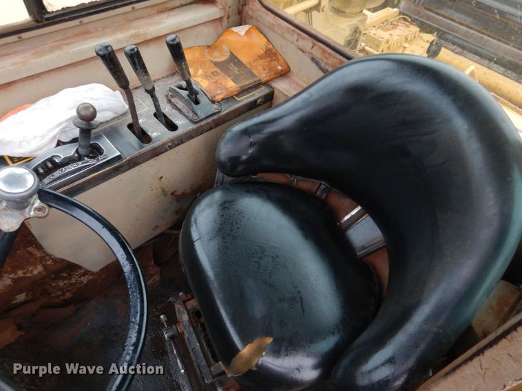 image for item KJ9145 1988 John Deere 762B  elevating scraper