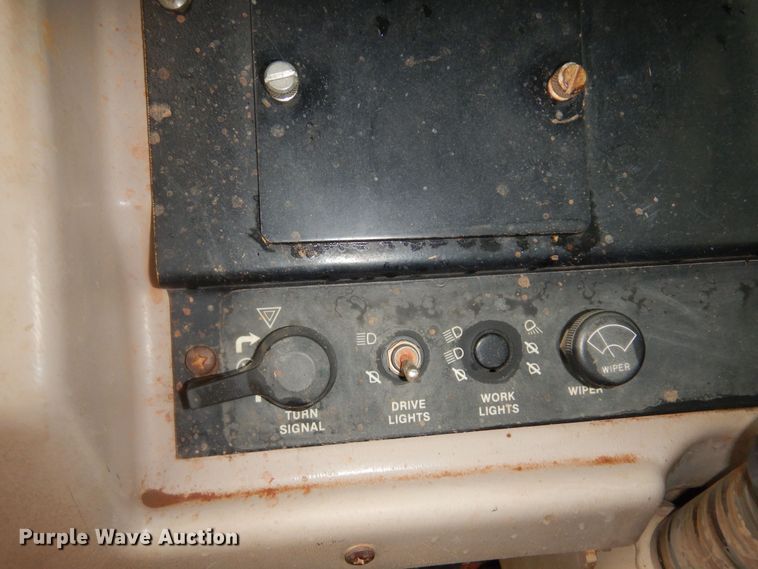 image for item KJ9145 1988 John Deere 762B  elevating scraper