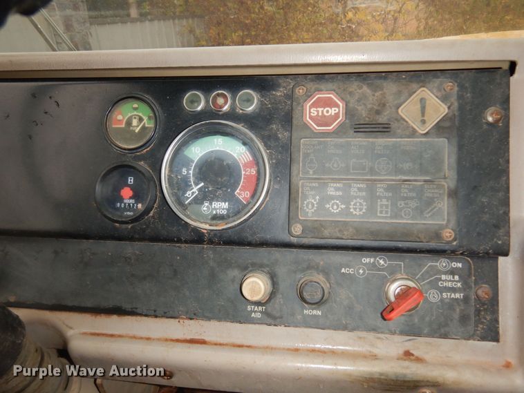 image for item KJ9145 1988 John Deere 762B  elevating scraper