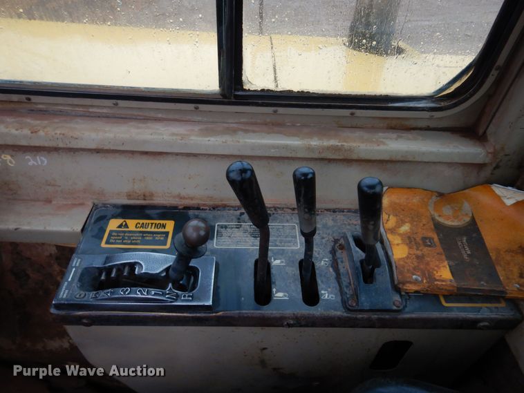 image for item KJ9145 1988 John Deere 762B  elevating scraper