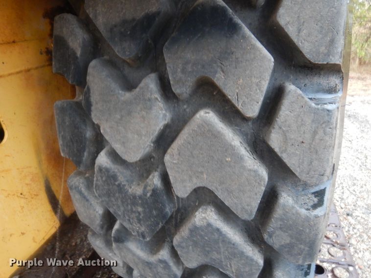 image for item KJ9145 1988 John Deere 762B  elevating scraper