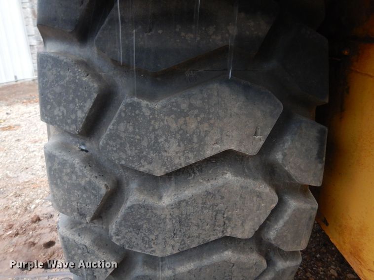 image for item KJ9145 1988 John Deere 762B  elevating scraper