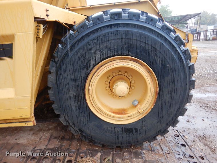 image for item KJ9145 1988 John Deere 762B  elevating scraper