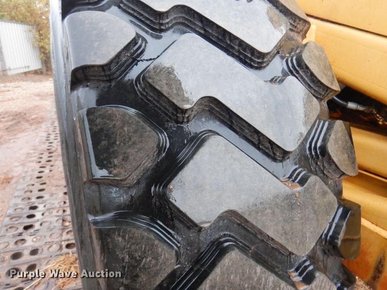 image for item KJ9145 1988 John Deere 762B  elevating scraper