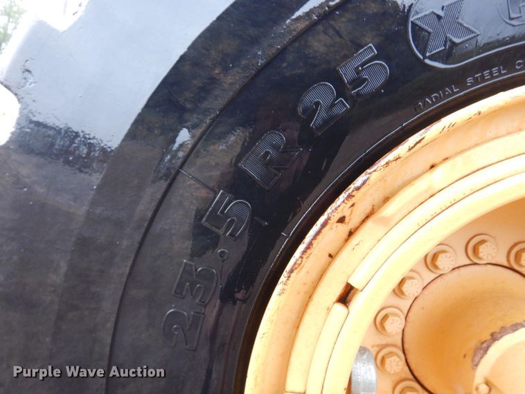 image for item KJ9145 1988 John Deere 762B  elevating scraper