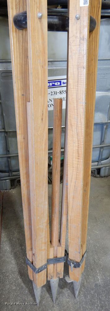 image for item KW9301 Trimble 408700-07  tripod