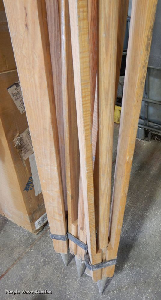 image for item KW9301 Trimble 408700-07  tripod