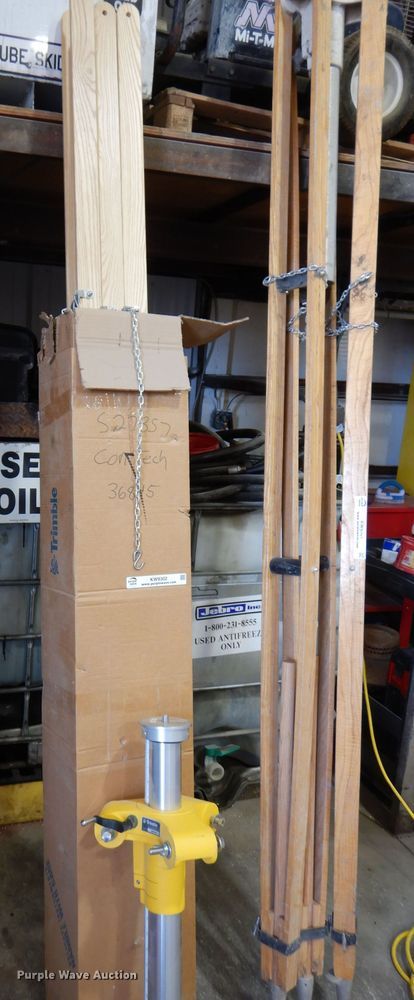 image for item KW9302 Trimble 408700-05  tripod