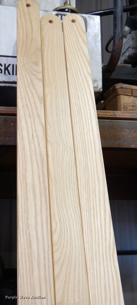 image for item KW9302 Trimble 408700-05  tripod