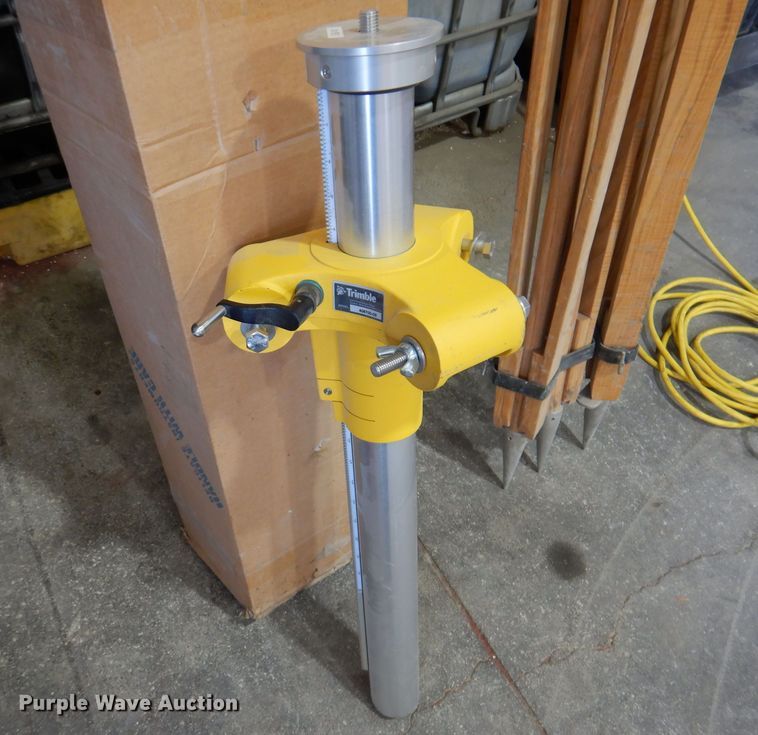 image for item KW9302 Trimble 408700-05  tripod